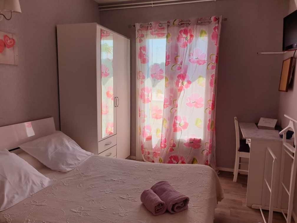 Hotel Restaurant Les Kakis บาร์โบตอง-เลส์-แตมส์ ภายนอก รูปภาพ